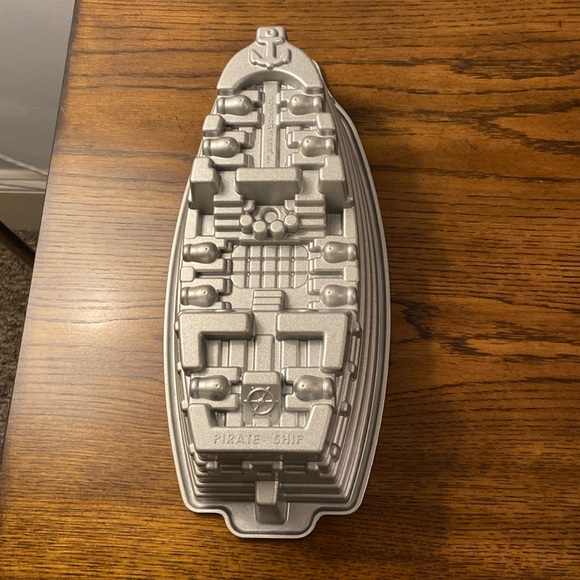 Nortic Ware Pirate Ship Pan - Picture 1 of 4